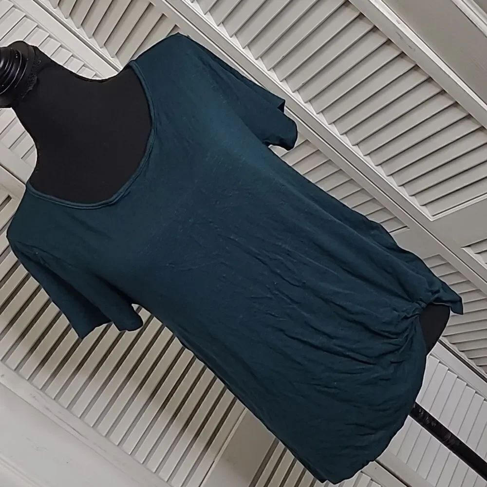 Rue Juju sz L emerald green top with waist detail